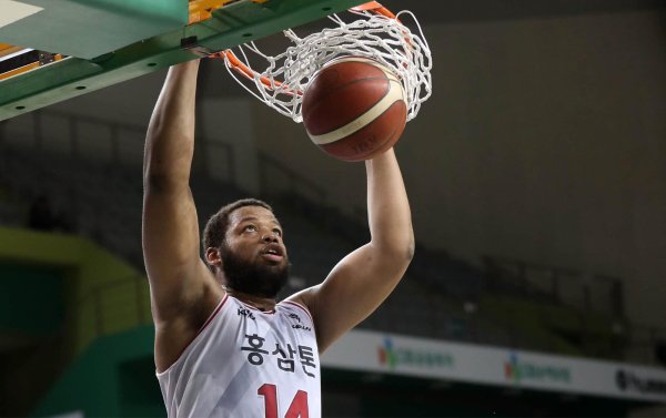 春安配资 勇士严选！小球时代的完美内线，为何离队才2年，就NBA淘汰了？