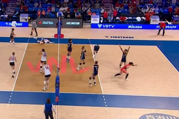 老虎配资 女排3比1加拿大！赵勇吓一跳，庄宇珊吴梦洁拥抱，全队合影笑开花